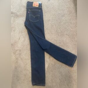 •Denim Straight Leg Jeans •Brand-Levi  •Size-32’x34’